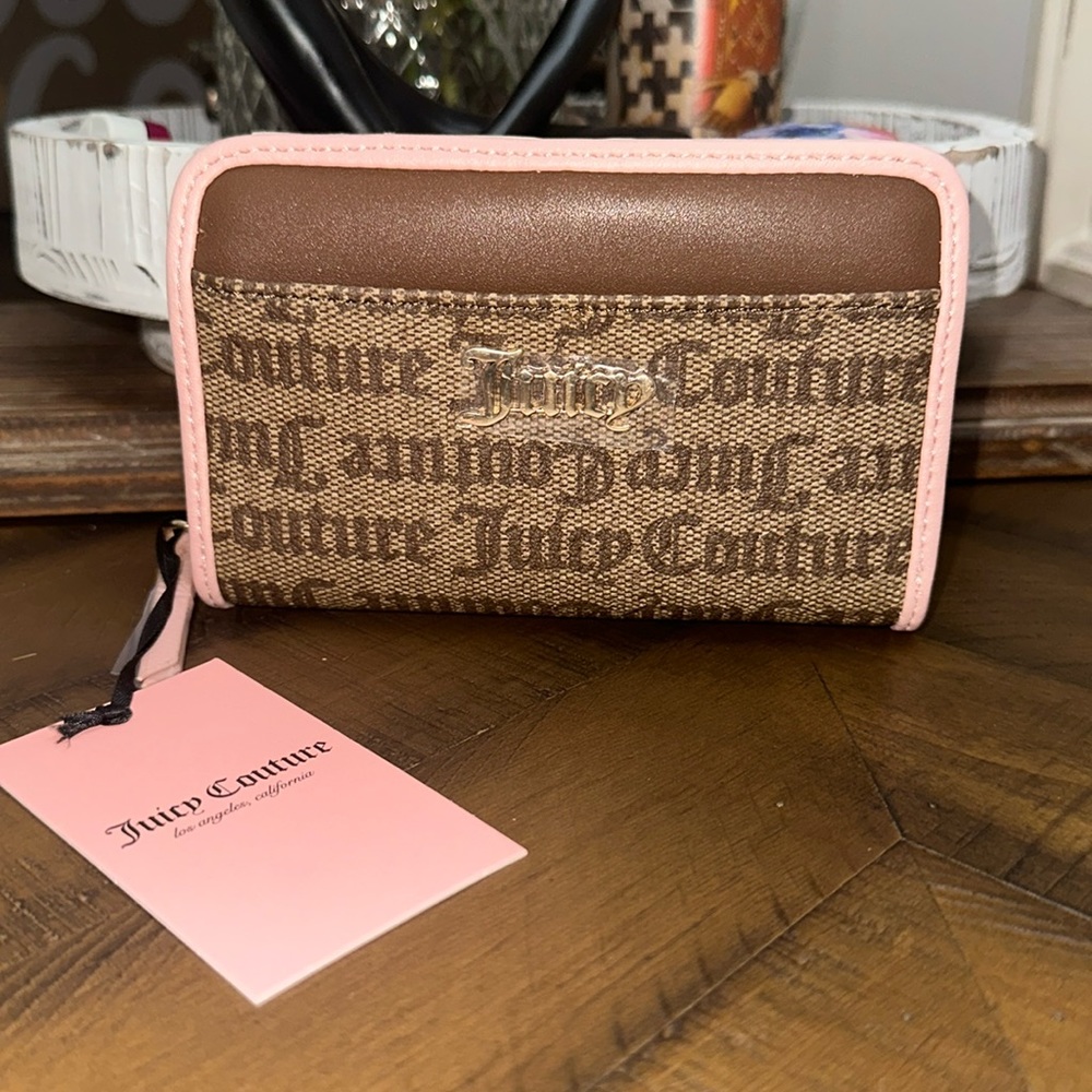 Juicy couture bifold 😍😍😍